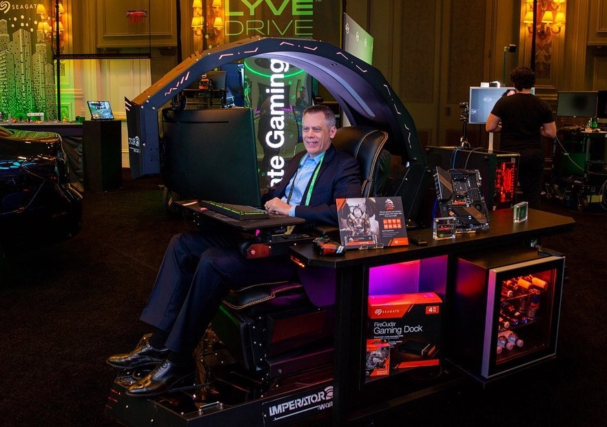 CES Hot Imperator Works IW R1  - огляд і ціна Office Furniture